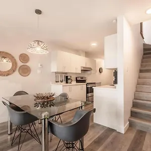 Big 2 Bedroom On 2 Floors - 1907 , Montréal Canada
